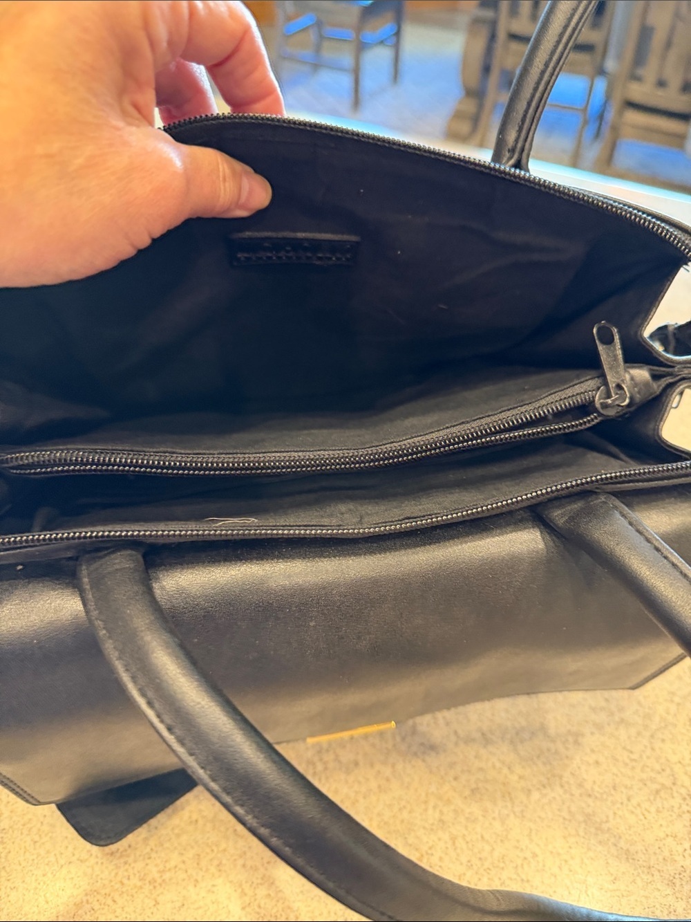 Black Leather Top-Handle Shoulder Bag w/ Gold Tone Lock & lots of organization - Picture 7 of 13